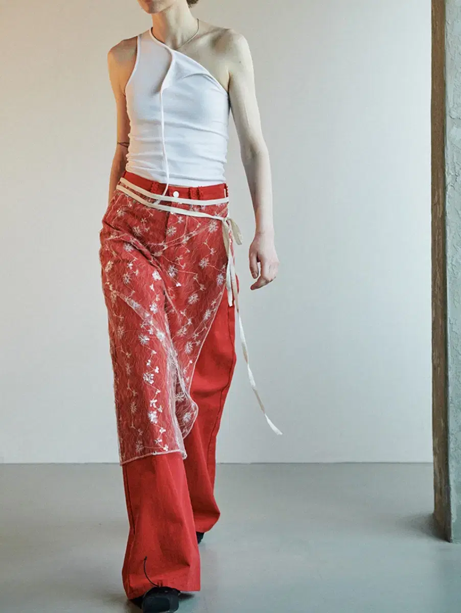 오데스 lace belt semi wide pants 레드 (1)